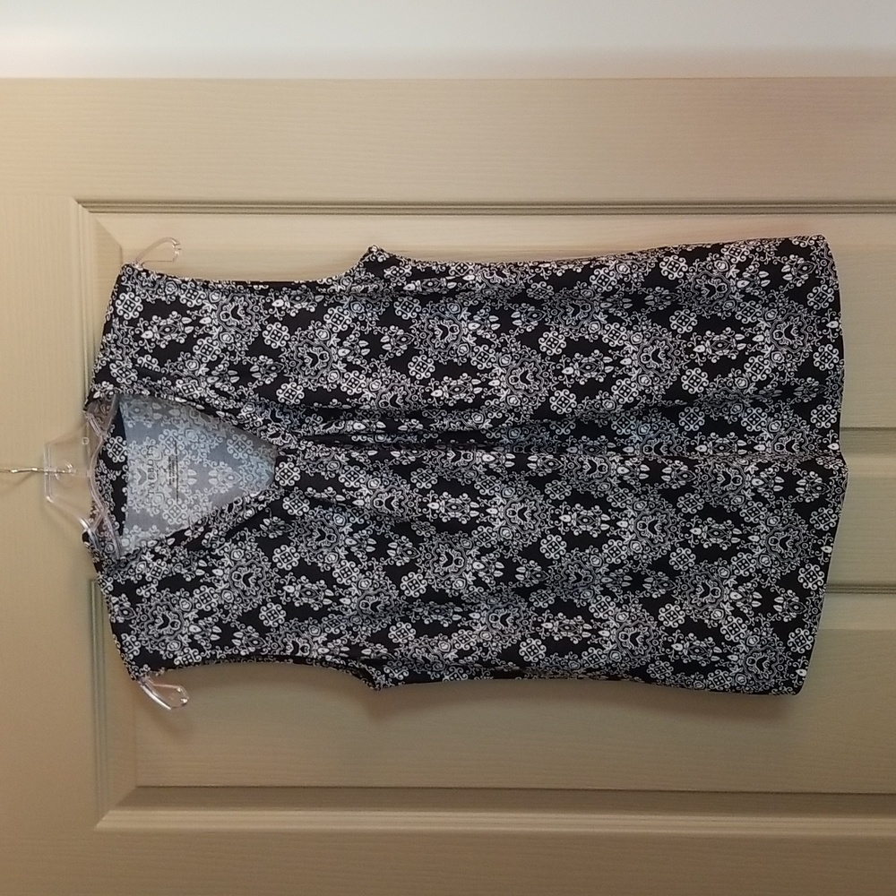 Talbots Black and White Sleeveless Patterned Top, Size M, Worn Twice